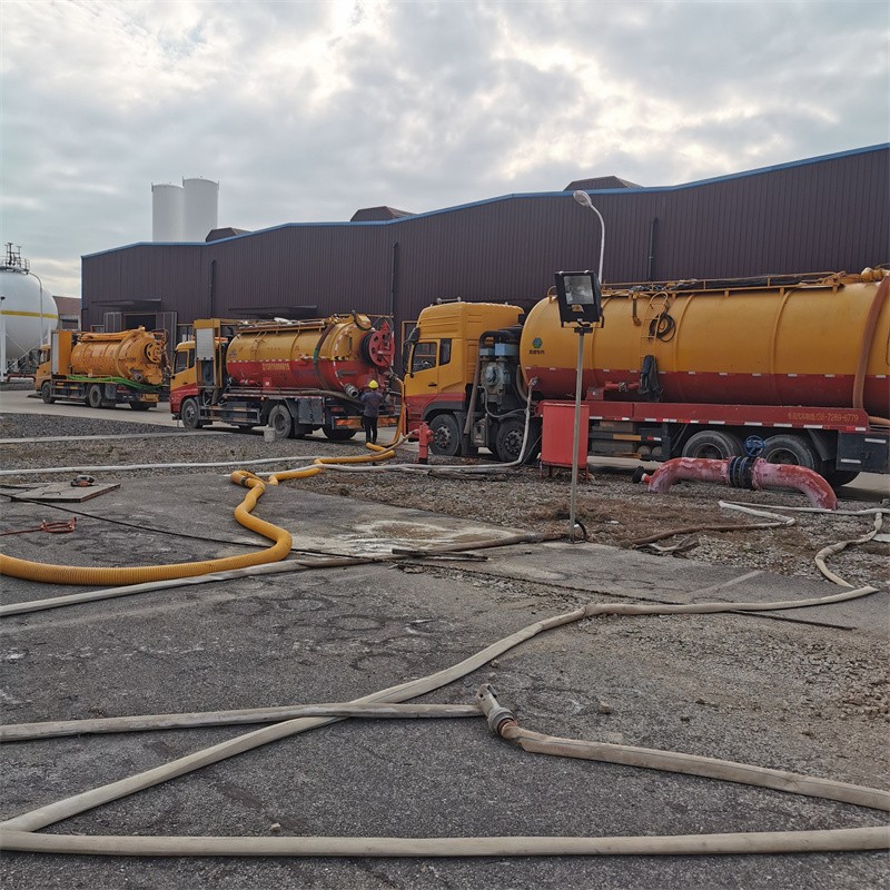 杨市办事处污水池清理