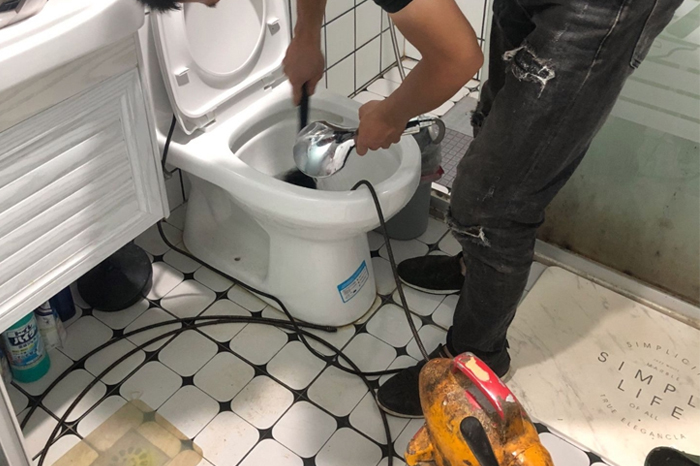 杨市办事处马桶堵塞自己疏通还是找师傅?专业上门服务让你省时更省心
